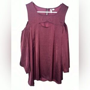 Cato Women’s Burgundy Cold Shoulder Top! 💟